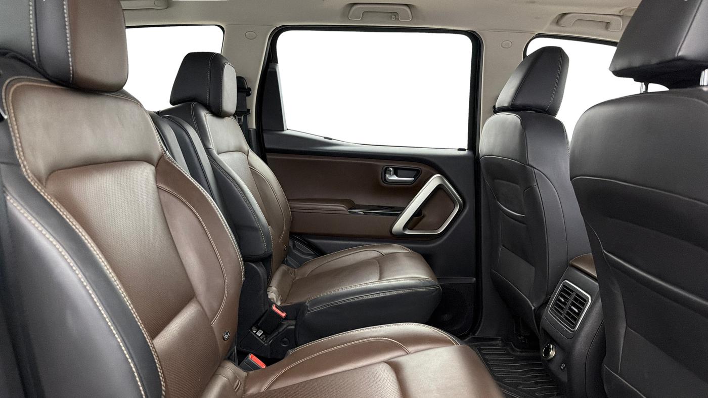 2022 Mahindra SCORPIO-N Z8 L PETROL AT 6 STR, Petrol, Automatic, 63,201 km, Right Side Rear Door Cabin