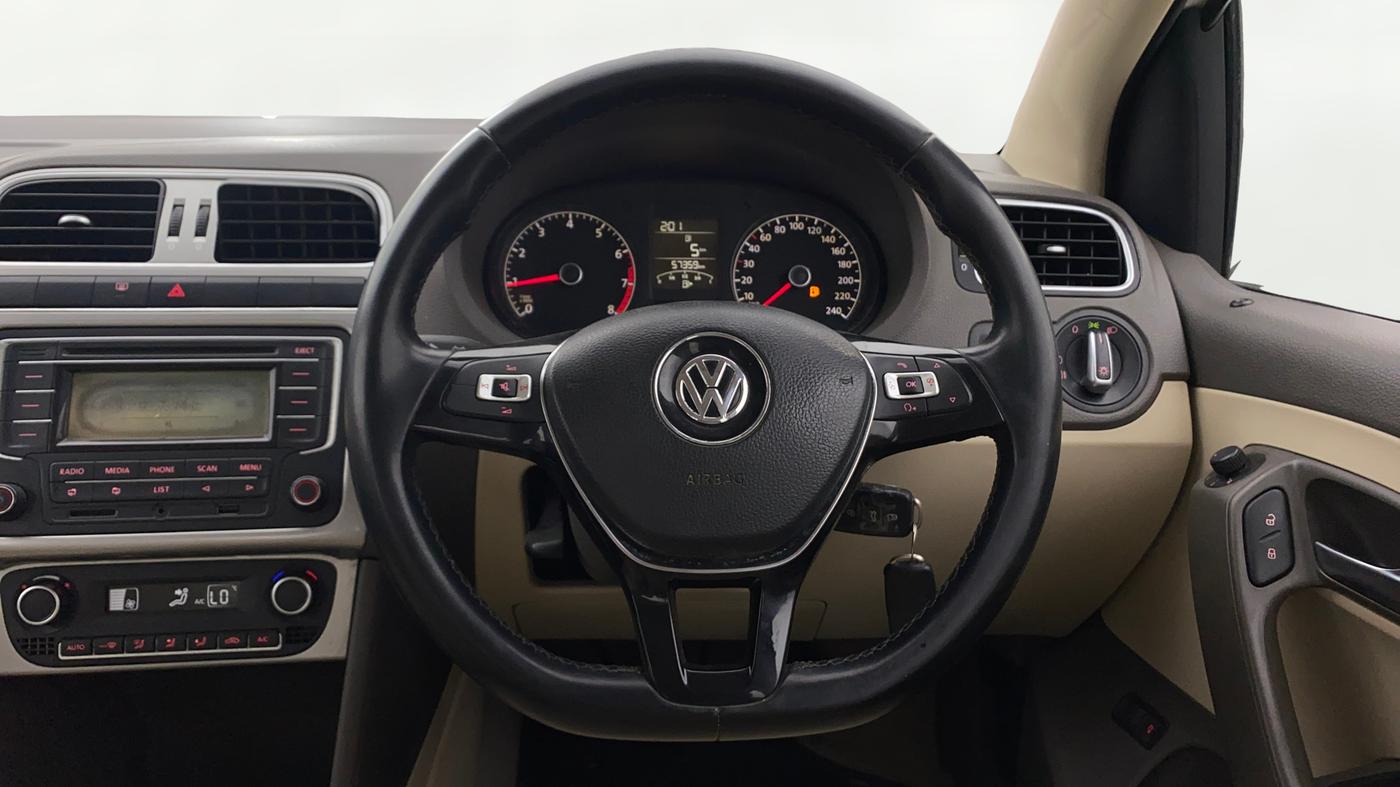 2015 Volkswagen Vento HIGHLINE 1.6 MPI, Petrol, Manual, 57,363 km, Steering Wheel Close Up