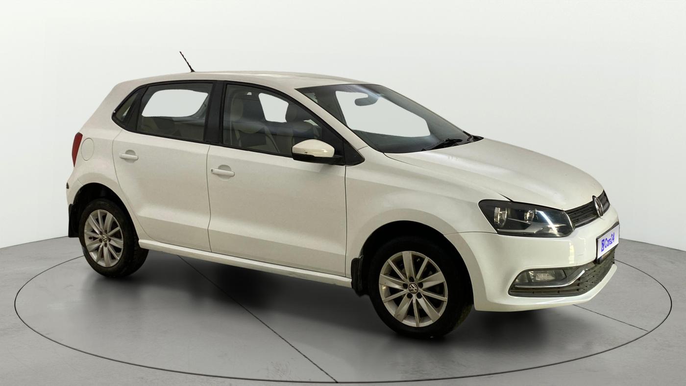 2017 Volkswagen Polo HIGHLINE1.2L, Petrol, Manual, 1,07,839 km, Right Front Diagonal