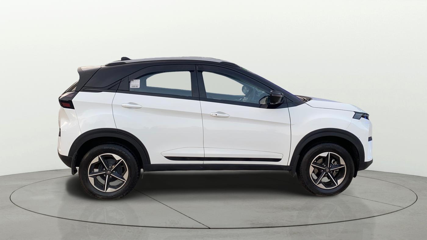 2025 Tata NEXON Fearless Plus (PS) 1.2 iCNG 6MT Dual Tone, CNG, Manual, 8,858 km, Right Side View