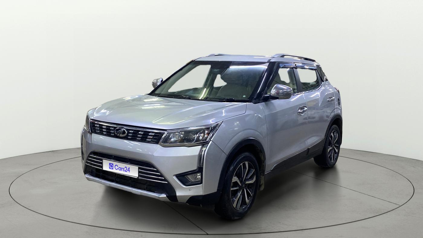 2019 Mahindra XUV300 W8 (O) 1.2 PETROL, Petrol, Manual, 80,379 km, Left Front Diagonal