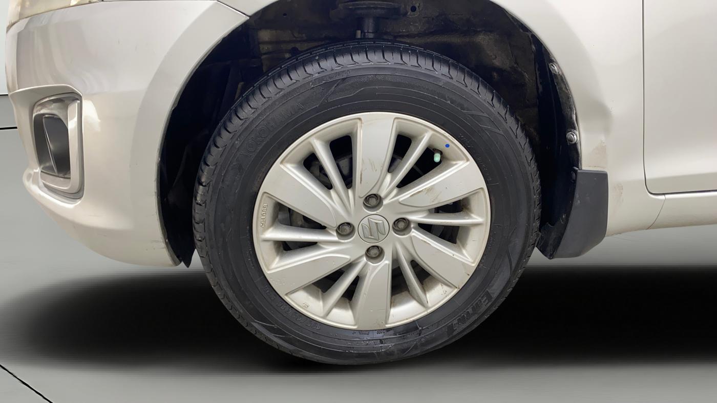 2015 Maruti Swift ZDI, Diesel, Manual, 31,878 km, Left Front Wheel