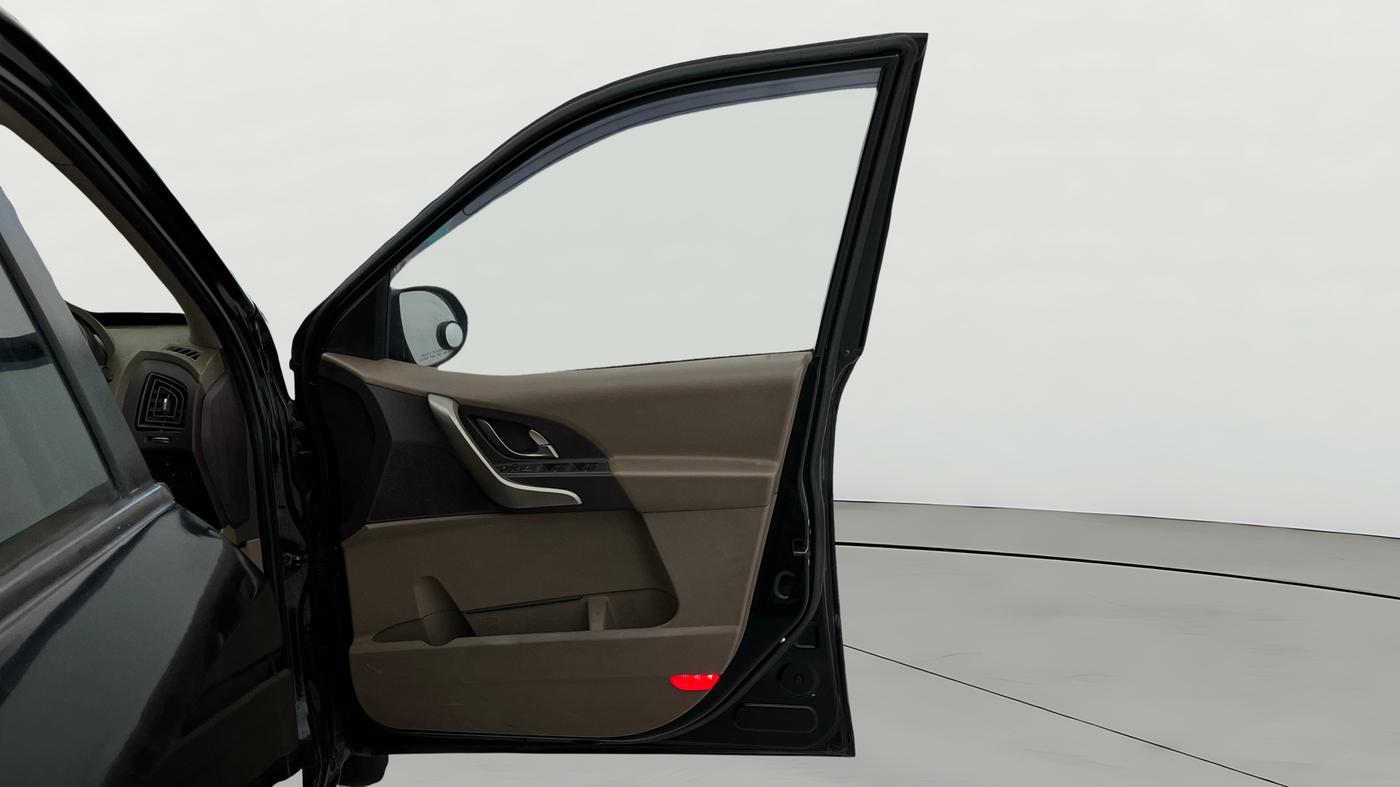 2014 Mahindra XUV500 W6, Diesel, Manual, 78,018 km, RHS Front Door