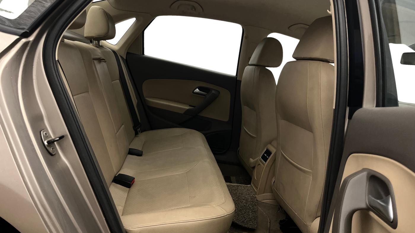 2015 Volkswagen Vento HIGHLINE 1.6 MPI, Petrol, Manual, 67,135 km, Right Side Rear Door Cabin