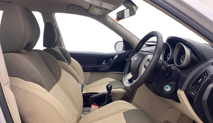 2016 Mahindra XUV500 W6, Diesel, Manual, 89,770 km, Right Side Front Door Cabin