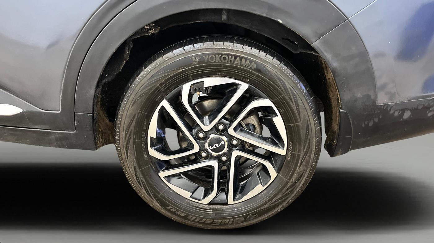 2022 KIA CARENS LUXURY PLUS 1.5 DIESEL AT 7 STR, Diesel, Automatic, 77,510 km, Left Rear Wheel