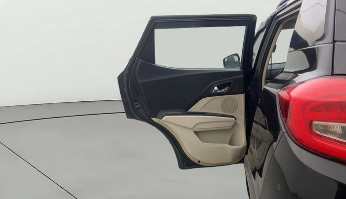 2020 Mahindra XUV300 W8 1.5 DIESEL, Diesel, Manual, 1,04,106 km, LHS Rear Door