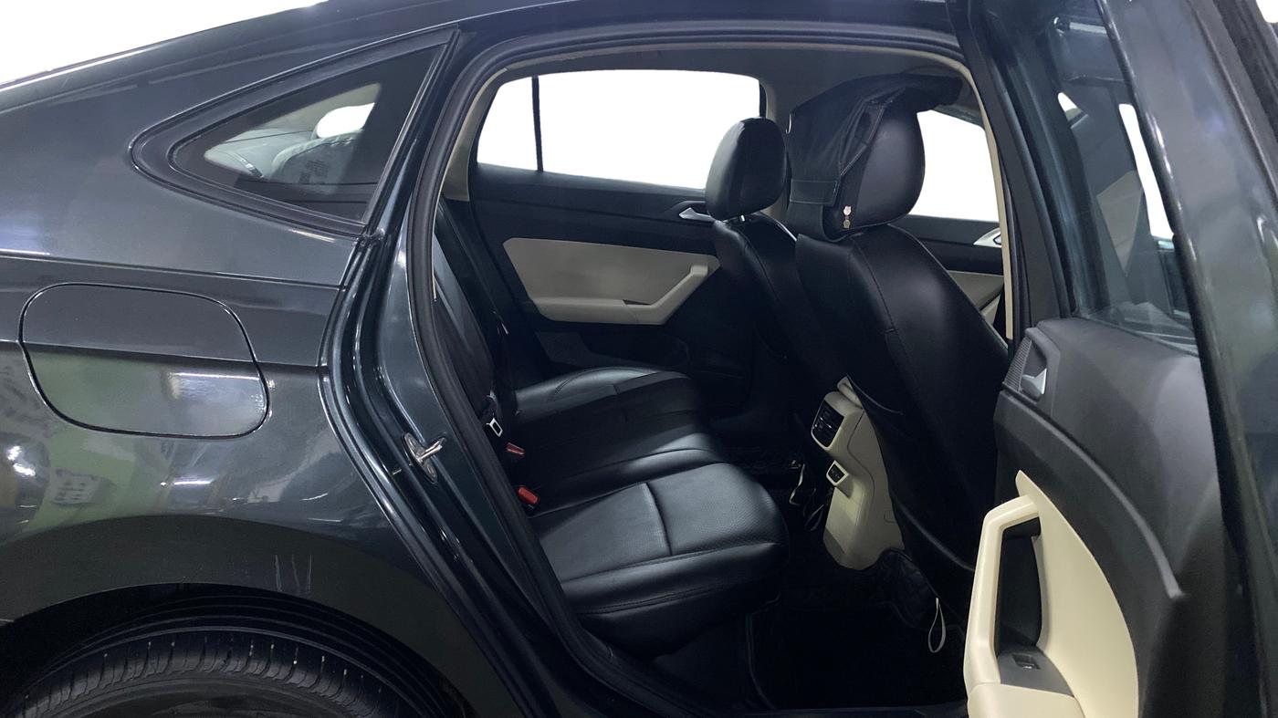 2023 Volkswagen VIRTUS HIGHLINE TSI 1.0 AT, Petrol, Automatic, 75,629 km, Right Side Rear Door Cabin