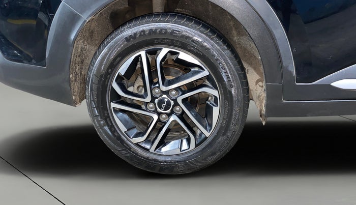 2022 KIA CARENS LUXURY PLUS 1.4 PETROL 7 STR, Petrol, Manual, 43,820 km, Right Rear Wheel