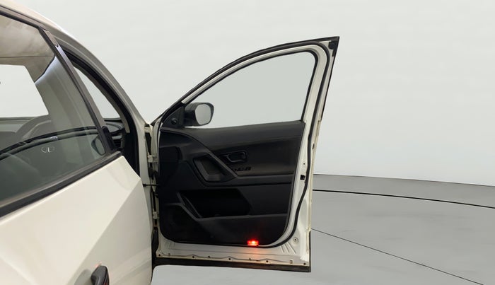 2020 Tata Harrier XE 2.0L KRYOTEC, Diesel, Manual, 92,436 km, RHS Front Door