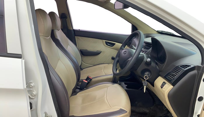 2015 Hyundai Eon D-LITE+, CNG, Manual, 1,10,658 km, Right Side Front Door Cabin