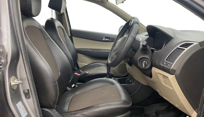 2013 Hyundai i20 MAGNA 1.2, Petrol, Manual, 67,553 km, Right Side Front Door Cabin