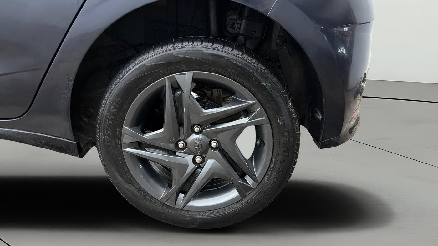 2022 Hyundai NEW I20 SPORTZ 1.2 AT, Petrol, Automatic, 41,825 km, Left Rear Wheel