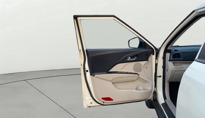 2023 Mahindra XUV300 W8 (O) 1.2 PETROL, Petrol, Manual, 30,905 km, LHS Front Door