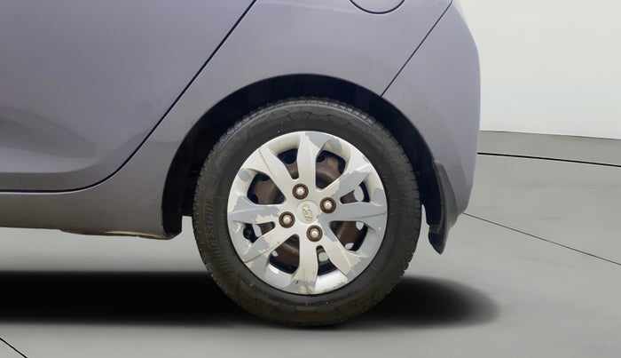 2015 Hyundai Eon MAGNA +, CNG, Manual, 1,38,738 km, Left Rear Wheel