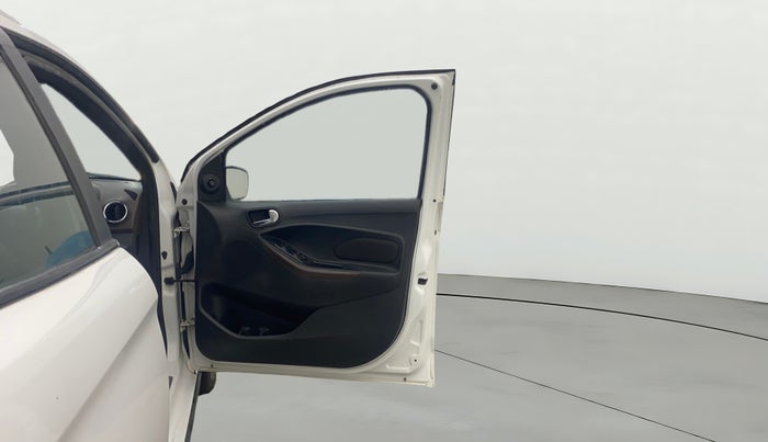 2018 Ford FREESTYLE TITANIUM 1.2 PETROL, Petrol, Manual, 68,864 km, RHS Front Door