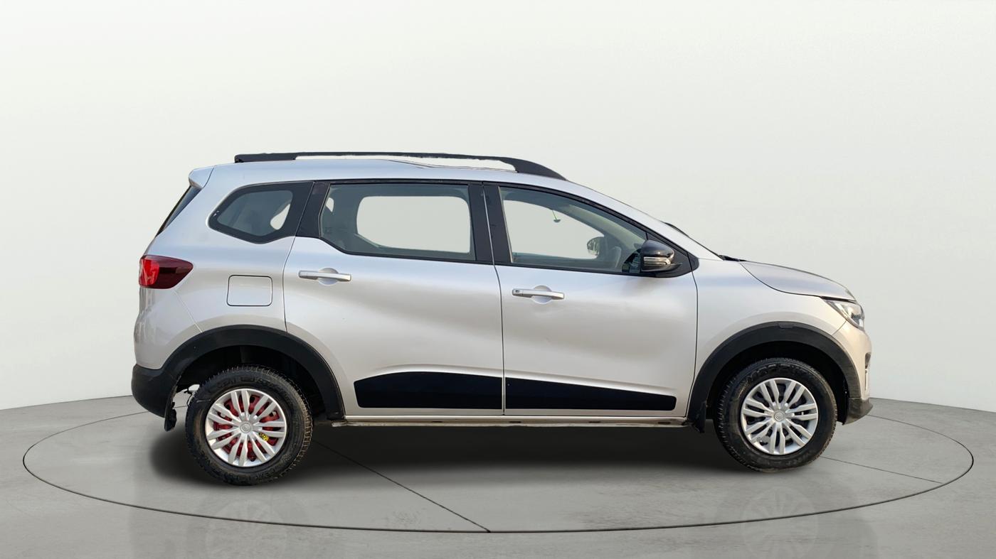 2022 Renault TRIBER RXT, Petrol, Manual, 23,962 km, Right Side View