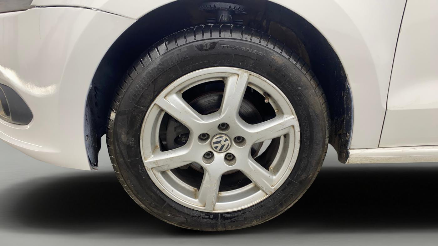 2015 Volkswagen Vento HIGHLINE DIESEL 1.5, Diesel, Manual, 1,04,079 km, Left Front Wheel