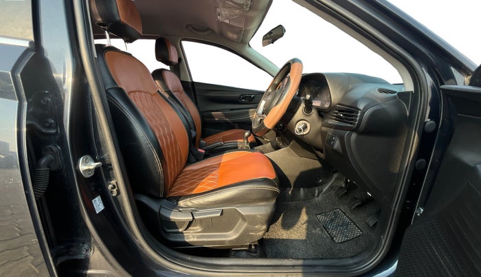 2021 Hyundai NEW I20 SPORTZ 1.2 MT, Petrol, Manual, 52,911 km, Right Side Front Door Cabin