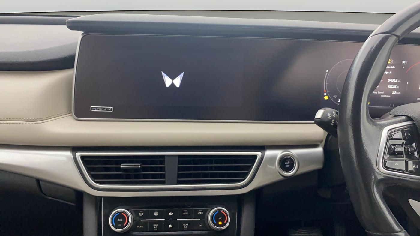 2023 Mahindra XUV700 AX 7 D AT 7 STR, Diesel, Automatic, 87,623 km, Air Conditioner