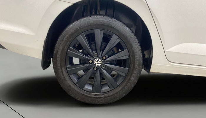 2022 Volkswagen VIRTUS HIGHLINE TSI 1.0 AT, Petrol, Automatic, 28,552 km, Right Rear Wheel