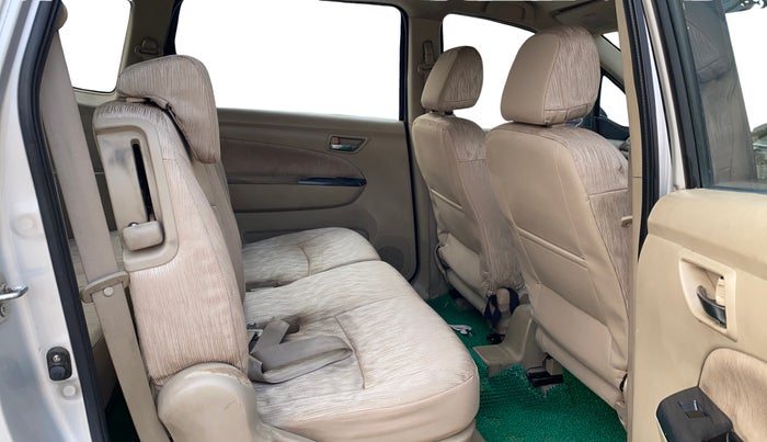 2013 Maruti Ertiga ZDI, Diesel, Manual, 1,00,067 km, Right Side Rear Door Cabin