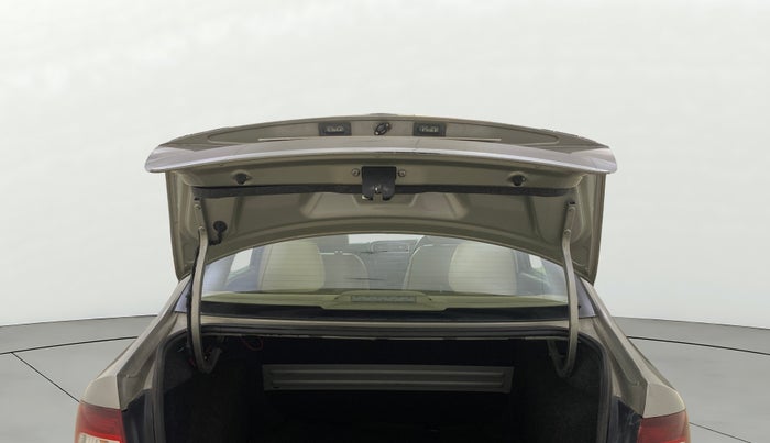 2016 Skoda Rapid STYLE 1.6 MPI AT, Petrol, Automatic, 61,090 km, Boot Door Open