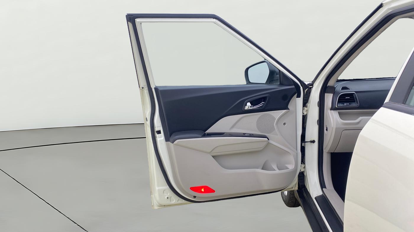 2020 Mahindra XUV300 W8 1.5 DIESEL, Diesel, Manual, 45,333 km, LHS Front Door