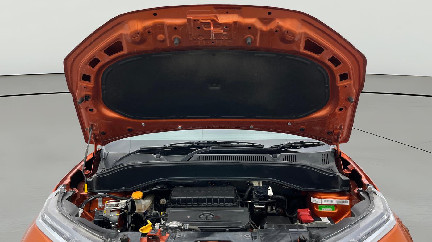 2021 Tata PUNCH CREATIVE AMT 1.2 RTN DUAL TONE, Petrol, Automatic, 15,752 km, Open Bonet