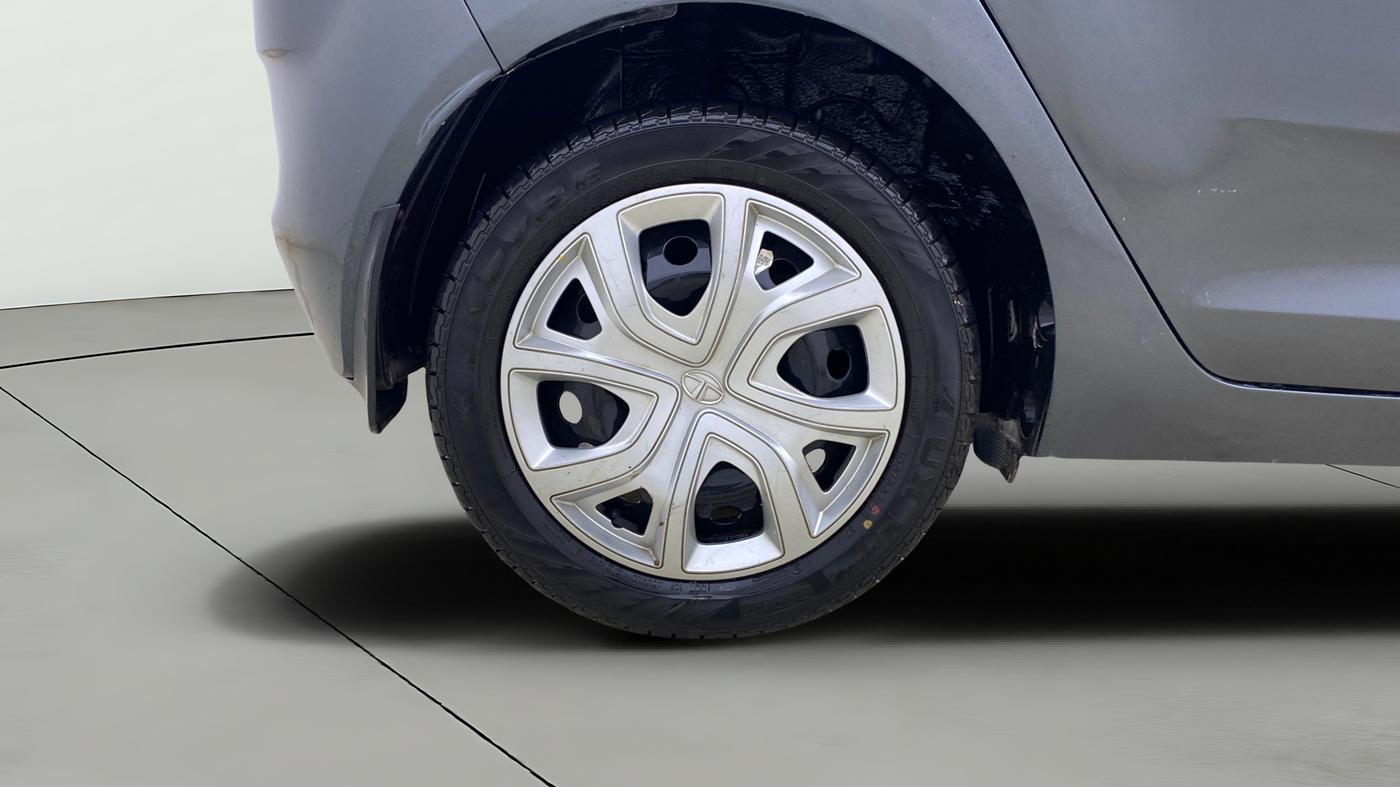 2020 Tata ALTROZ XT PETROL, CNG, Manual, 70,603 km, Right Rear Wheel