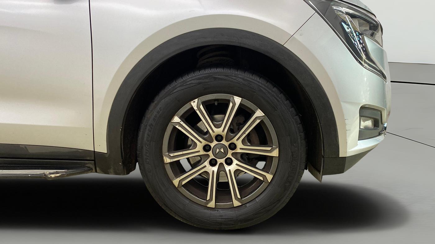 2021 Mahindra XUV700 AX 7 LUXURY P AT 7 STR, Petrol, Automatic, 47,374 km, Right Front Wheel