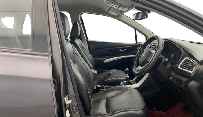 2015 Maruti S Cross ALPHA 1.6, Diesel, Manual, 1,49,991 km, Right Side Front Door Cabin