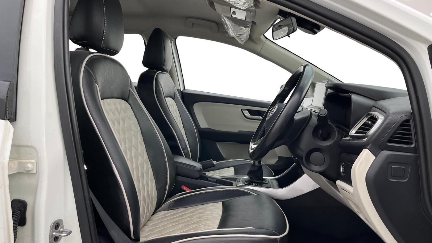 2023 Tata ALTROZ XZA, Petrol, Automatic, 50,540 km, Right Side Front Door Cabin