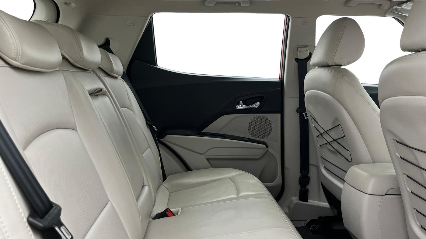 2022 Mahindra XUV300 W8 (O) 1.2 PETROL, Petrol, Manual, 20,984 km, Right Side Rear Door Cabin