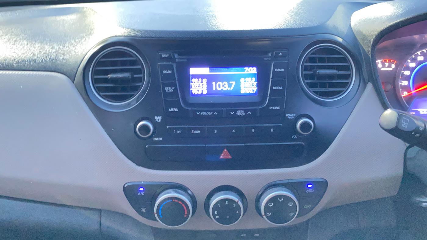 2016 Hyundai Grand i10 ASTA (O) 1.2 KAPPA VTVT, Petrol, Manual, 76,617 km, Air Conditioner