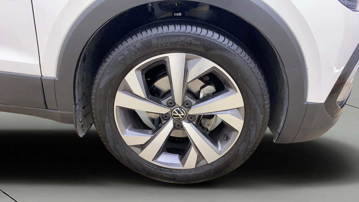 2025 Volkswagen TAIGUN TOPLINE 1.0 TSI AT, Petrol, Automatic, 5,120 km, Right Front Wheel