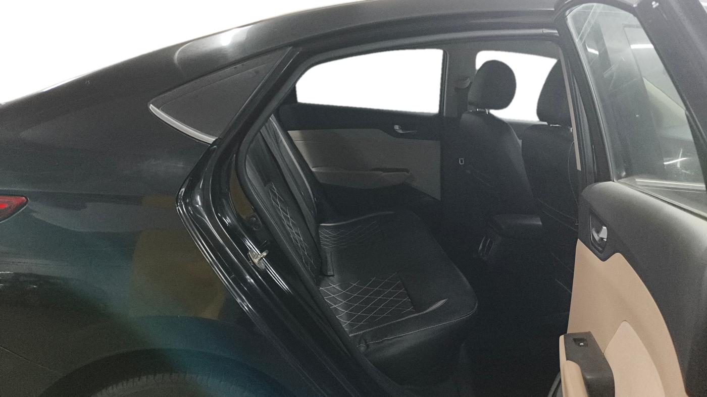 2018 Hyundai Verna 1.6 VTVT SX, Petrol, Manual, 56,177 km, Right Side Rear Door Cabin