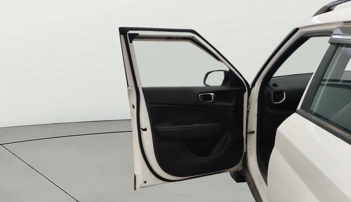 2023 Hyundai VENUE SX 1.2 KNIGHT EDITION, Petrol, Manual, 58,132 km, LHS Front Door