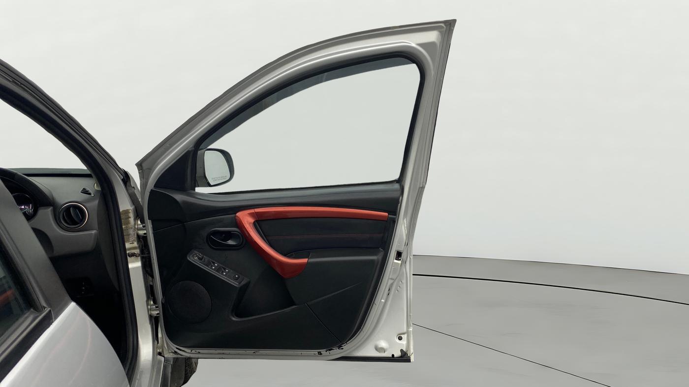 2017 Renault Duster RXS CVT, Petrol, Automatic, 91,136 km, RHS Front Door