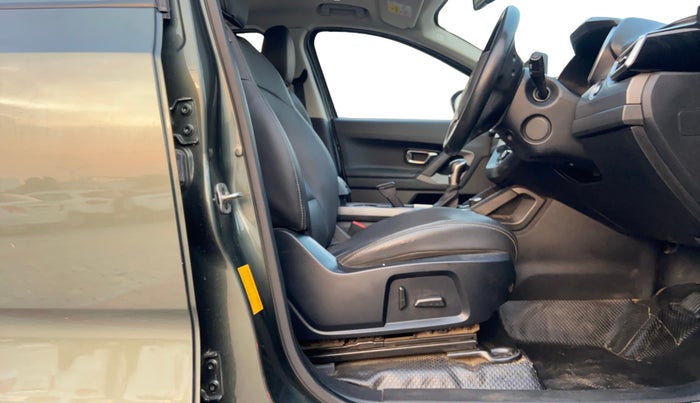 2021 Tata Harrier XZA PLUS 2.0L, Diesel, Automatic, 1,11,291 km, Right Side Front Door Cabin