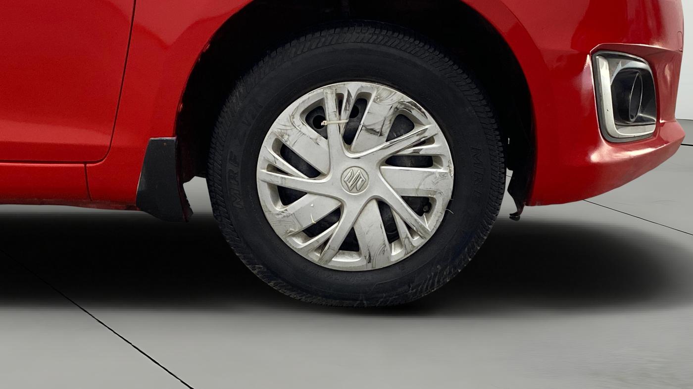 2017 Maruti Swift VXI, Petrol, Manual, 29,558 km, Right Front Wheel