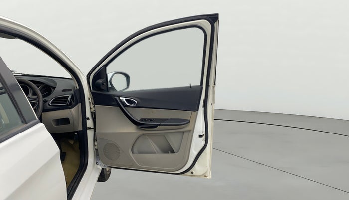 2016 Tata Tiago XZ PETROL, Petrol, Manual, 63,711 km, RHS Front Door