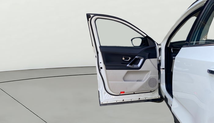 2022 Tata Safari XT PLUS, Diesel, Manual, 84,639 km, LHS Front Door