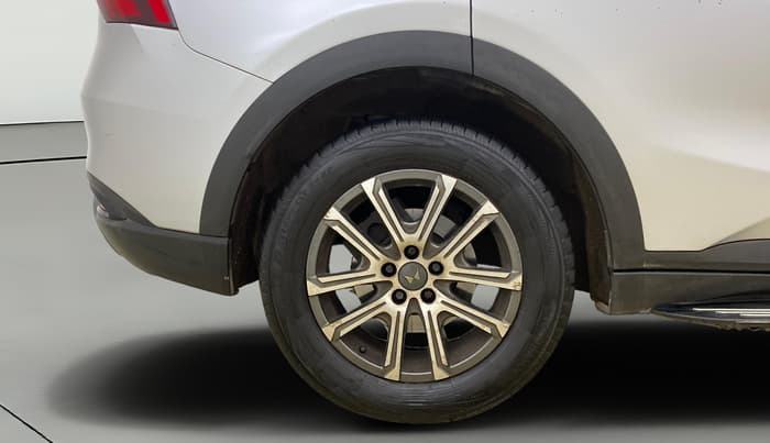 2021 Mahindra XUV700 AX 7 LUXURY P AT 7 STR, Petrol, Automatic, 47,374 km, Right Rear Wheel