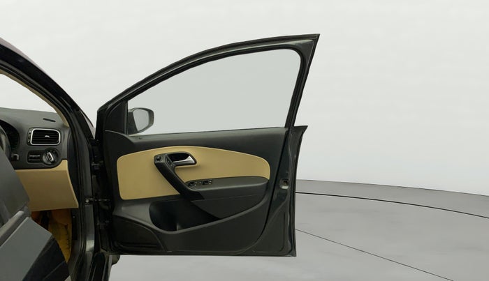 2016 Volkswagen Ameo HIGHLINE PLUS 1.5L AT 16 ALLOY, Diesel, Automatic, 1,07,334 km, RHS Front Door