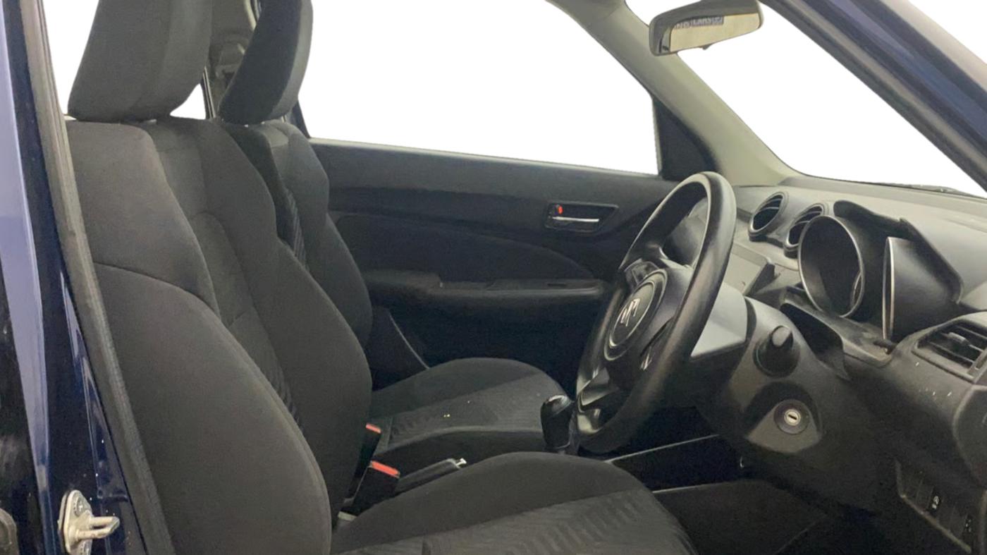 2021 Maruti Swift VXI, Petrol, Manual, 37,222 km, Right Side Front Door Cabin