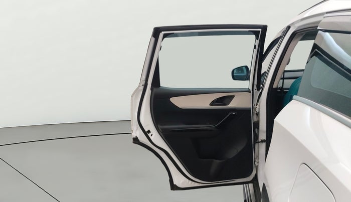 2022 Mahindra XUV700 AX 5 D AT 7 STR, Diesel, Automatic, 77,516 km, LHS Rear Door