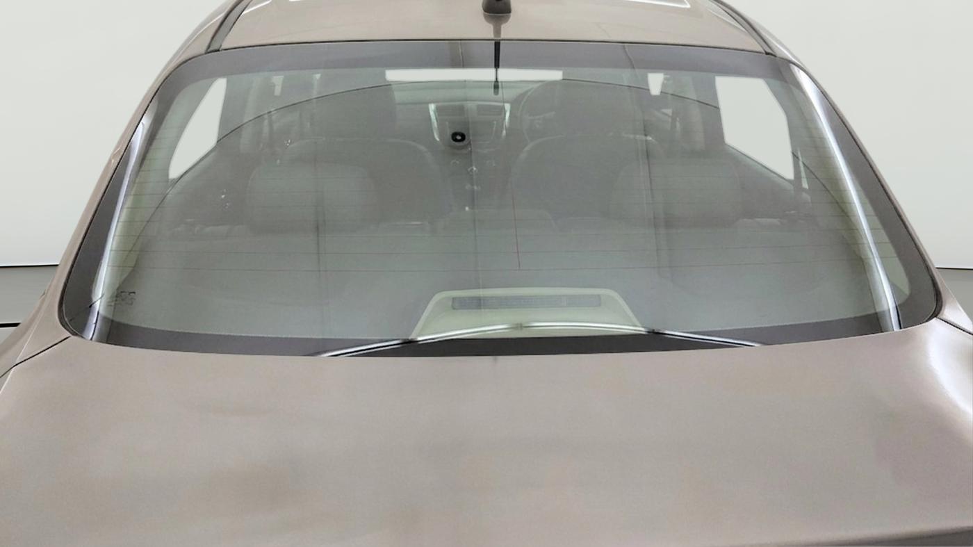 2018 Maruti Dzire VXI, CNG, Manual, 94,982 km, Rear Windshield