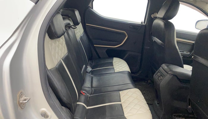 2021 Renault Kiger RXT MT DUAL TONE, Petrol, Manual, 79,672 km, Right Side Rear Door Cabin