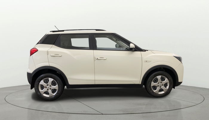 2022 Mahindra XUV300 W6 1.2 PETROL AMT, Petrol, Automatic, 35,398 km, Right Side View
